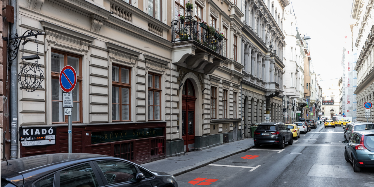 Önkormányzati razzia Terézvárosban: nyolcból öt Airbnb-lakás azonnal elbukott