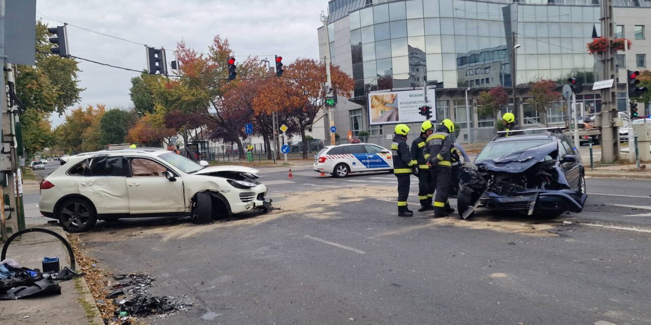 Brutális baleset a 13. kerületben:  Anya és kamasz lánya ült a karambolozó Volkswagenben, a tinédzser ki is repült az autóból – Fotók a helyszínről