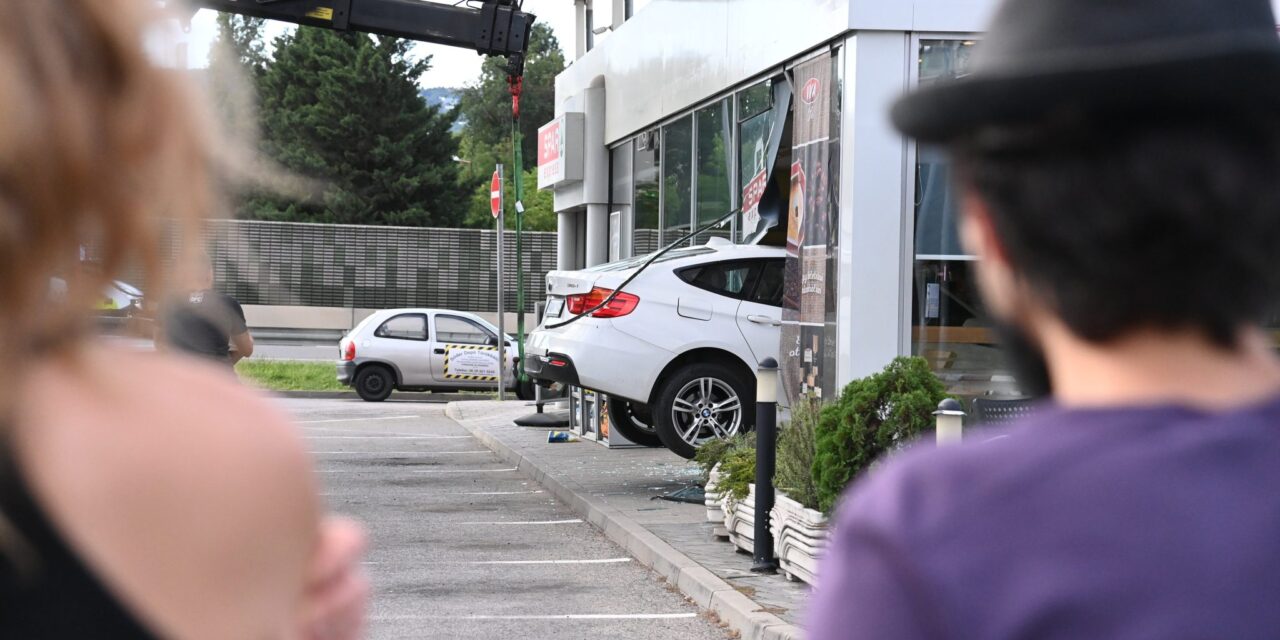 A benzinkút kávézójában állt meg a hófehér BMW-s nő Újbudán, az ügyészség szerint a sofőr nagyon részeg volt