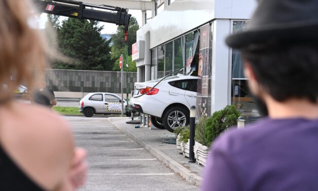 A benzinkút kávézójában állt meg a hófehér BMW-s nő Újbudán, az ügyészség szerint a sofőr nagyon részeg volt