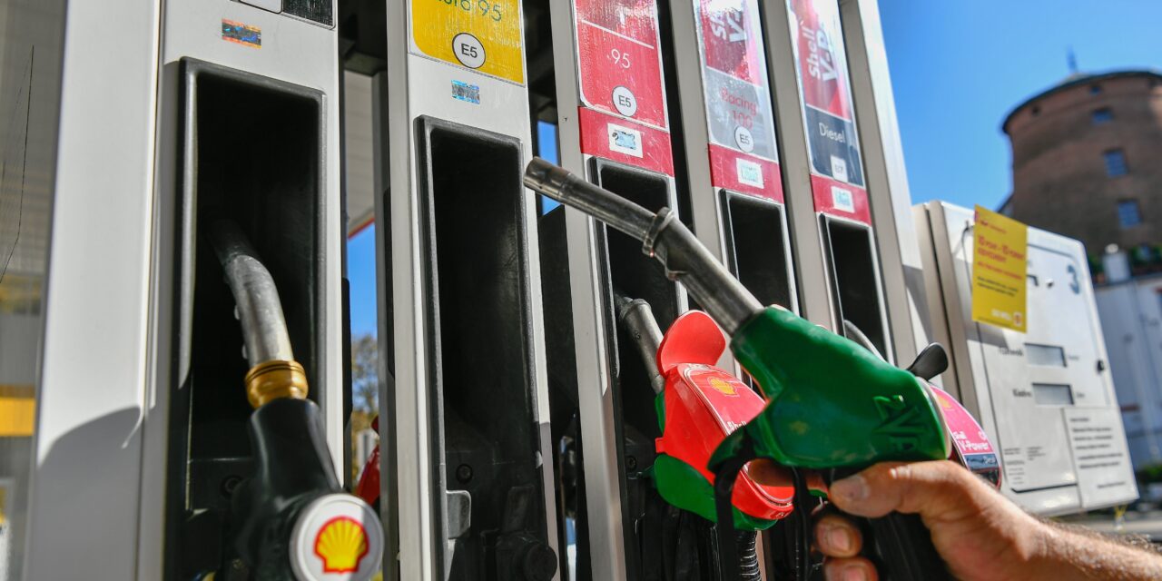 Folytatódik a drágulás a benzinkutakon, hónapokon belül jöhet a 800 forintos benzinár