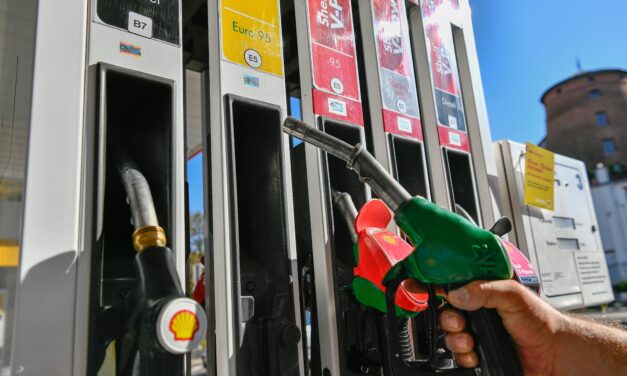 Folytatódik a drágulás a benzinkutakon, hónapokon belül jöhet a 800 forintos benzinár