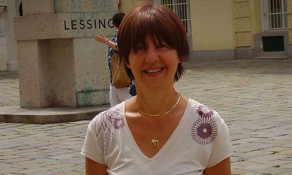 “Barátai kérték meg a rendőrséget, hogy törjék fel a lakását, mert elérhetetlen” – holtan találták budapesti otthonában az ismert újságírónőt