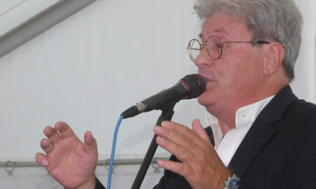 Elhunyt a legendás színművész-operaénekes – vakrandin ismerkedett meg szerelmével, egészségügyi gondjai mellett korábban anyagi problémákkal is küzdött