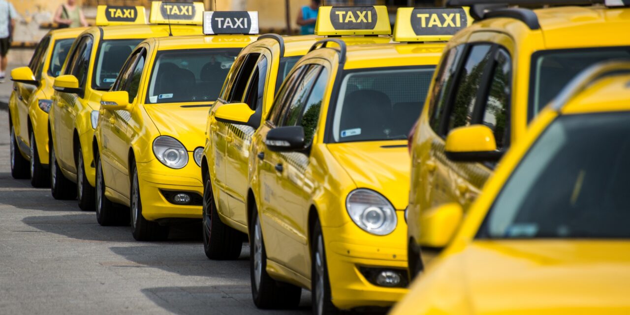 Már februárban eldőlhet, hogy ismét árat emelnek-e a taxisok Budapesten – könnyítéseket kérnek a kormánytól