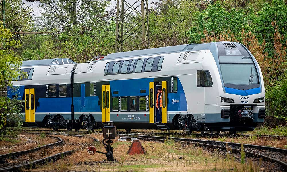 Újabb nehézségbe ütközött a MÁV: a falevelek miatt késnek a vonatok Vác és Balassagyarmat között