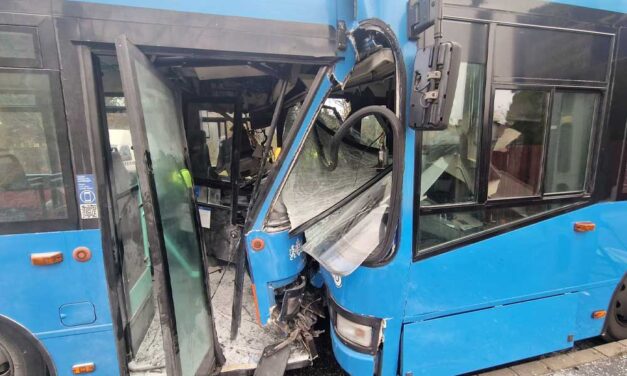 „A buszsofőr rosszul lett vezetés közben, ráborult a kormányra” – Újabb részletek a reggeli durva buszbalesetről