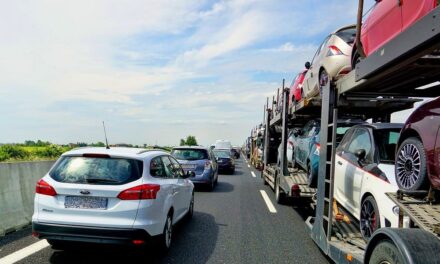 Három autó ütközött az M1-esen, több kilométeres a torlódás Biatorbágynál