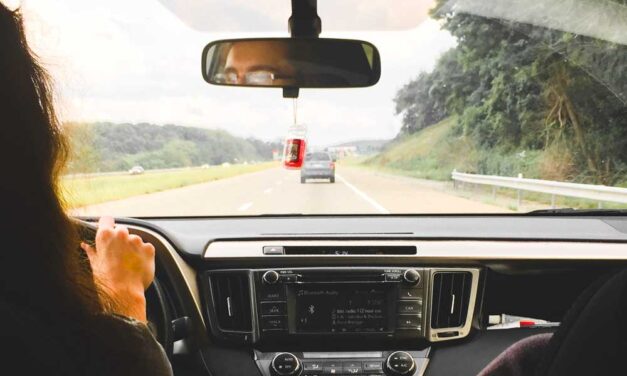 Milyen váltóval jobb vezetni tanulni? Automata, vagy kézi?