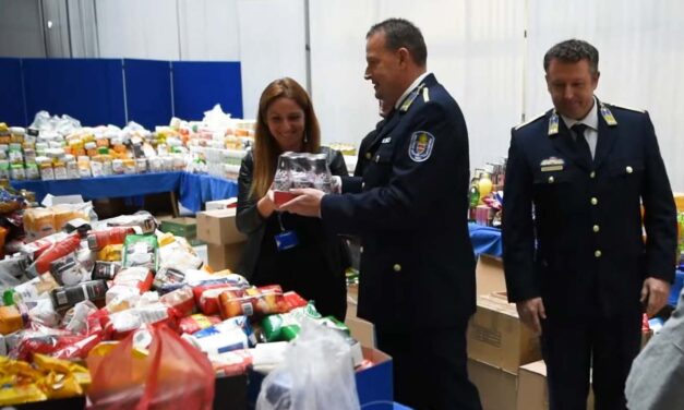 Több mint hat tonna élelmiszert gyűjtöttek össze a fővárosi rendőrök a rászorulóknak