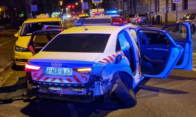 Autós üldözés: Végigzúzott az M0-án, Budaörsön, Budakeszin és fél Budán a furgon, aztán belecsapódott egy rendőrségi Audiba – HELYSZÍNI FOTÓK