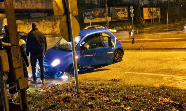 Kibabrált a nedves út az ittas sofőrrel – megcsúszott és telibe kapta a betontömböt egy Fiat a Thököly úton