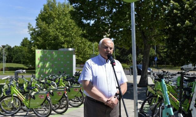 3,9 millió forintos jutalmat kaphat Újbuda polgármestere, eldöntötte, mire költi