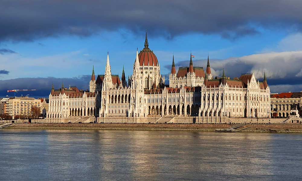Gondoltad volna? A budapesti Parlament lett a világ legjobb turista-látványossága!