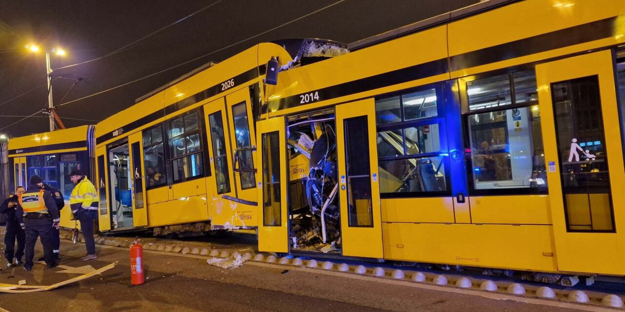Két utas is súlyos sérülést szenvedett a Boráros téri villamosbalesetben – padlóra zuhantak az emberek a nagy erejű ütközés után