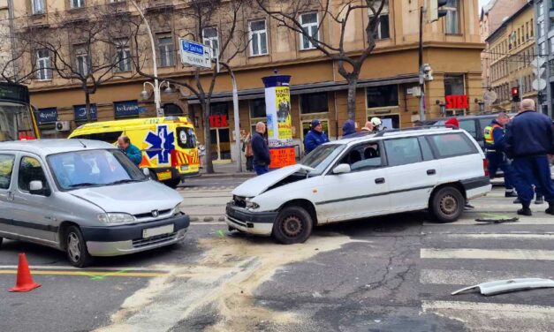 Óriási felfordulás a Nagykörúton – Vezetéstől eltiltva okozott hármas karambolt a részeg férfi, meg akarták verni a vétkes sofőrt