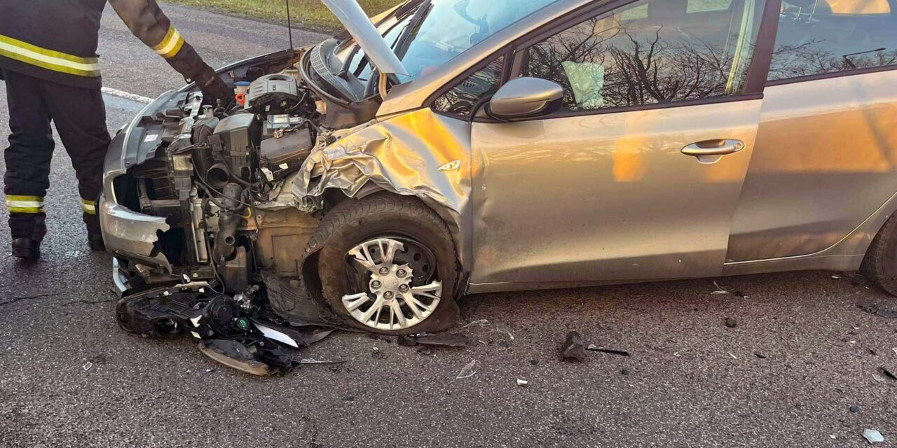 Vezetés közben lett rosszul a 30 éves nő Pesterzsébeten – mikrobusznak csapódott az autójával