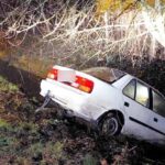 Megfürdette Suzukiját: a Rákos-patakba hajtott és félig elmerült egy személygépkocsi Gödöllőn