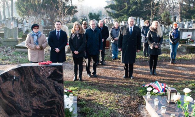 14 évvel ezelőtt történt a csepeli kettős gyilkosság: az igazgató és egy tanár halt meg, a hozzátartozók és a polgármester együtt emlékeztek az áldozatokra