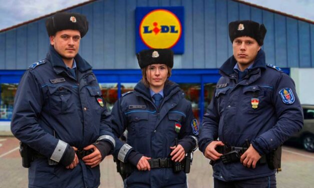 Újraélesztés a Lidl szupermarketben, a kispesti rendőrök rohantak a földre zuhant vásárlóhoz, bravúros amit tettek  