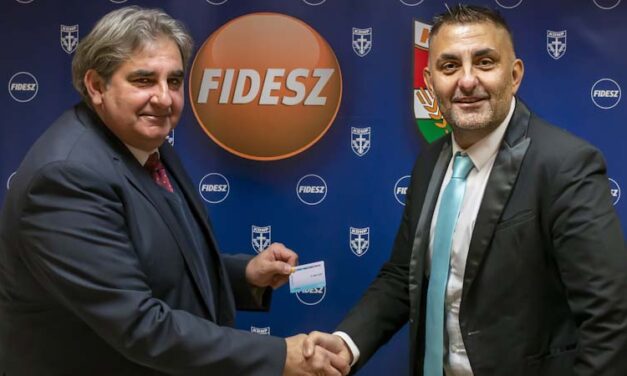 Hivatalosan is a Fidesz tagja lett Gáspár Győző, miután átvette tagkártyáját