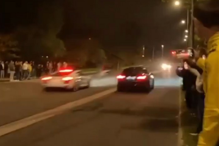Büszke a rendőrség: „gyakorlatilag teljesen” visszaszorították a gyorsulási versenyeket a Budapest környéki áruházak parkolóiban