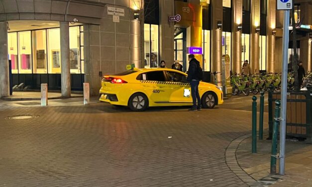 „Nem lehet minden taxist bűnözőnek beállítani” – nyilvános bocsánatkérést követelnek Erzsébetváros polgármesterétől a drogbotrány után tett nyilatkozata miatt