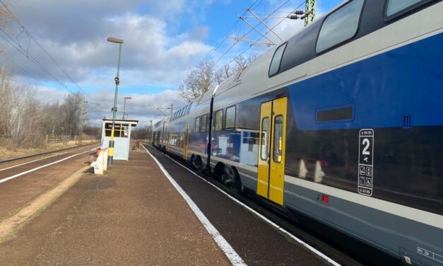 „Nem takarták le, a vonat mellette megy el” – sokkolta az utasokat a péntek reggeli vasúti tragédia Sződliget és Göd között