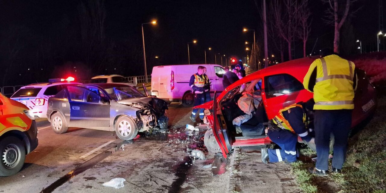Frontális ütközés Csepelen – meghalt az Opel sofőrje, miután nekihajtott a tanulóvezető autójának