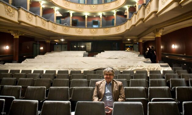 Ismét nagy bajba került a budapesti Újszínház – még jegyeket sem vehetnek a nézők az évad előadásaira