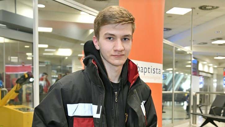 Vastapssal és konfettiesővel fogadták a törökországi magyar mentőcsapat legfiatalabb kutató-mentőjét – a 19 éves Mező Marci és társai jó néhány ember életét mentették meg