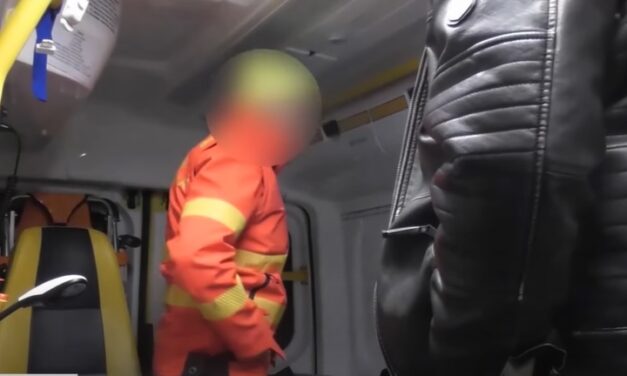 Itt a videó: ez a mentős lopott 70 ezret a „betegtől” a kórházba szállítás közben