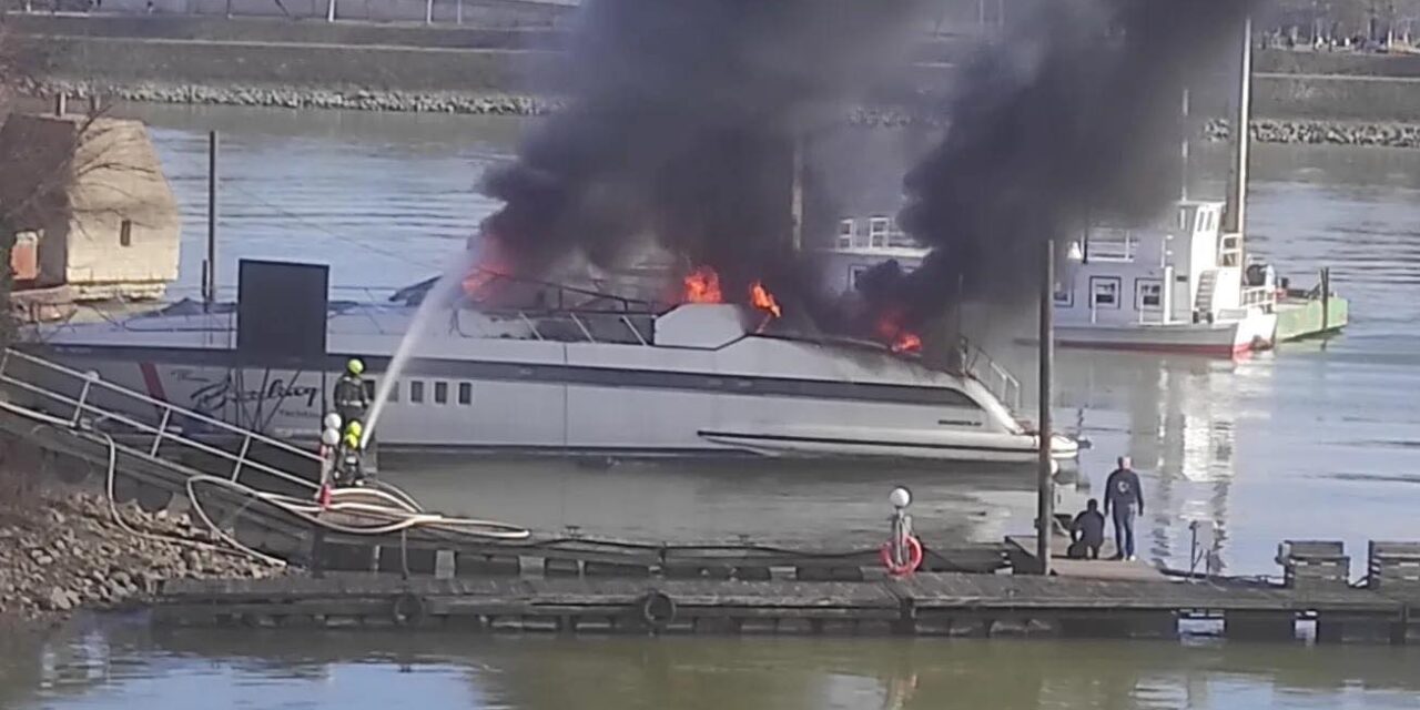 Pánik az Árpád híd budai lábánál – kigyulladt és lángol egy hajó a part közelében