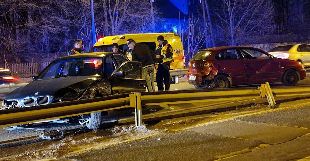 Ittas BMW-s okozott balesetet a Ferihegyi gyorsforgalmi úton – Három autó ütközött