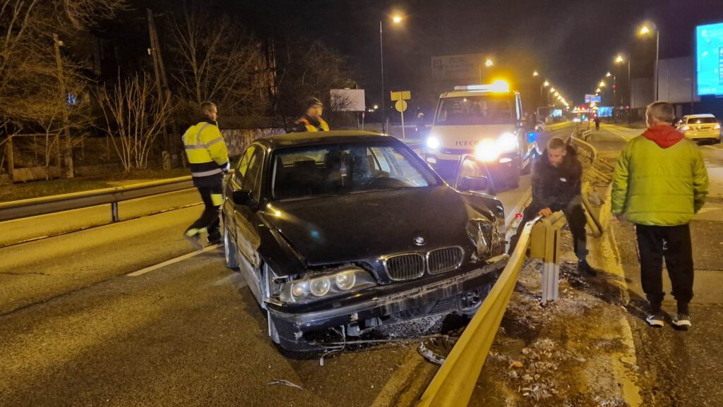 Ittas BMW-s okozott balesetet a Ferihegyi gyorsforgalmi úton – Három autó ütközött