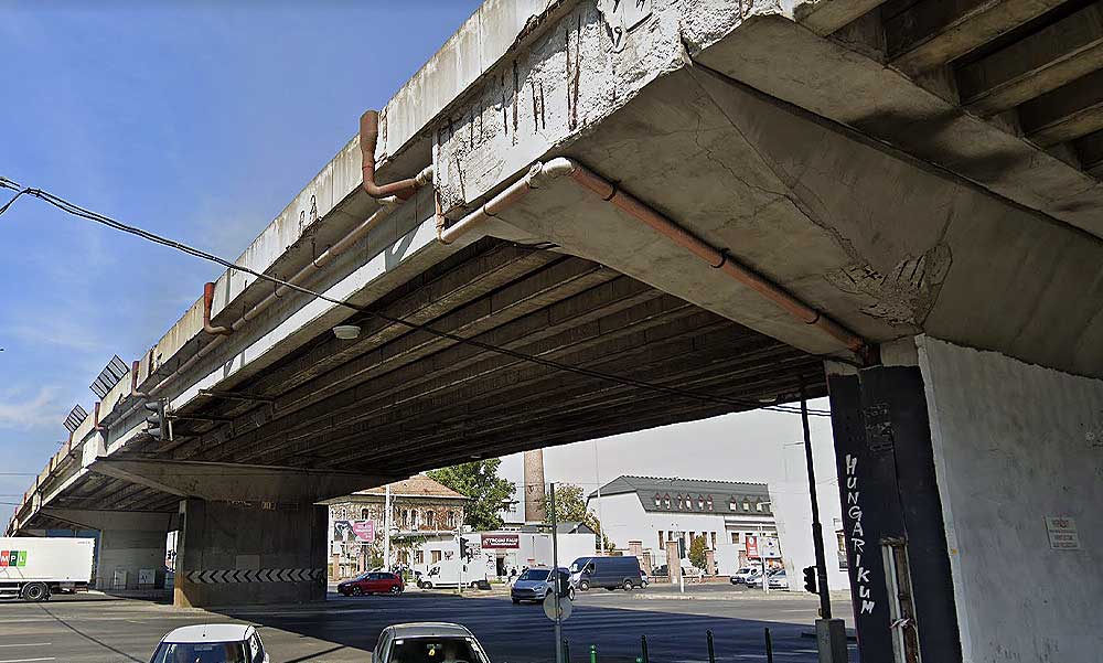 „Ocsmány betonszörny a város közepén” – Nem felújítani, hanem lebontani kellene a népligeti felüljárót a VEKE szerint