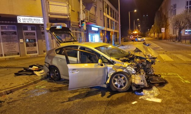Nem először okozott balesetet a 15. kerületben teherautóval ütköző Toyota sofőr – Brutális képek a helyszínről