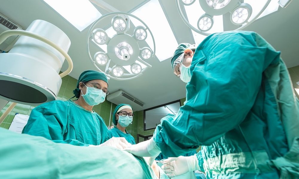 Műtétre gyűjt Kornélia családja: a kislány kétnaposan szenvedett agykárosodást, most egy relikviára várják a felajánlásokat