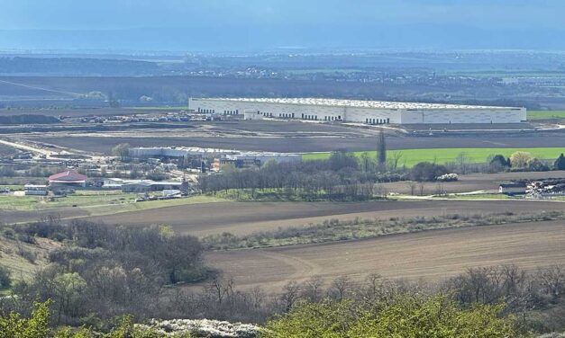 A gigaraktárak teljesen átalakítják az agglomeráció látképét, dugót okoznak, a polgármestereket azonban elvakítja a pénz – újabb óriásraktár épül Budapest környékén