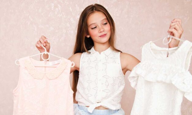 Milyen ruhát válasszunk kislányunknak esküvőre, családi összejövetelre?