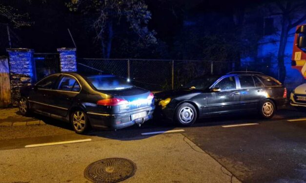 Megcsúszott a BMW-s, parkoló autónak hajtott a 11. kerületben – helyszíni fotók