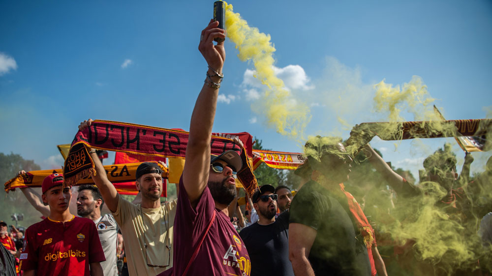 Videók tömkelegén mutatjuk, hogy szabadult el a belváros utcáin a pokol az Európa-Liga-döntője miatt