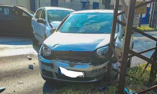 Astra és Golf csattant Csepelen, az ütközés után villanyoszlopnak vágódott az egyik személygépkocsi