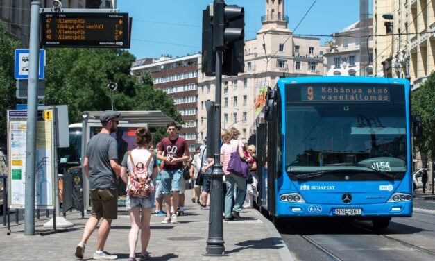 Fontos fejlesztés és nagy segítség: megjelentek a „beszélő buszok” Budapesten