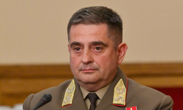 Feljelentették a Magyar Honvédség vezérkari főnökét, amiért napokig megalázó feladatokat kellett elvégeznie a hadsereg sofőreinek
