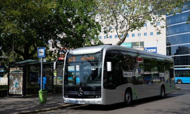 A világ egyik legmodernebb elektromos buszát tesztelik Budapesten, egy hétig ingyen lehet rajta utazni
