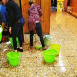 Durva meglepetés a folyosókon: elöntötte a víz az egyik budakalászi általános iskolát. Egyre több a csőtörés, semmi nem marad szárazon