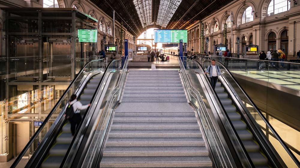 Két hét alatt elromlottak a Keleti pályaudvar vadonatúj mozgólépcsői – A MÁV vizsgálatot indított