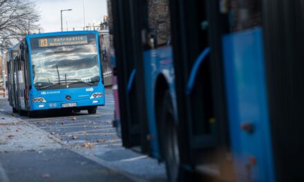 Halálra gázolta az idős asszonyt a 98-as busz a Köki végállomáson