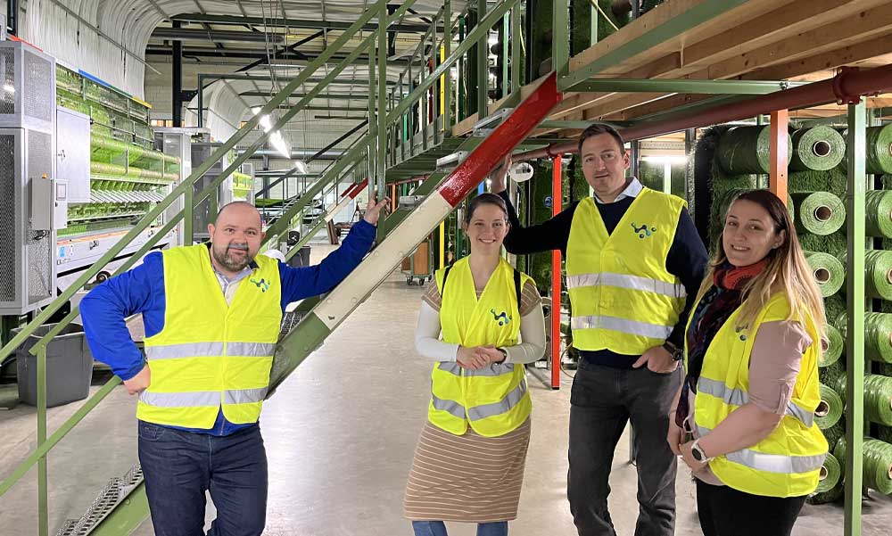 A világelső holland műfű gyárban járhatott egy magyar cég